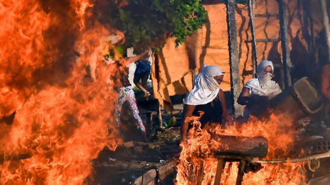 Brazil prison violence: Troops sent in to `clean out` jails